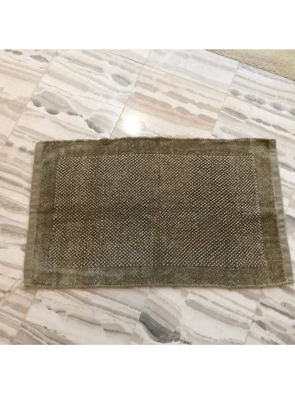 18.5”x31” chenille throw rug Taupe euc multiples